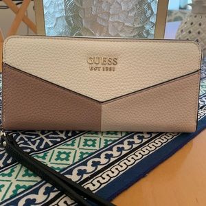 Brand new (without tags) Guess wallet
